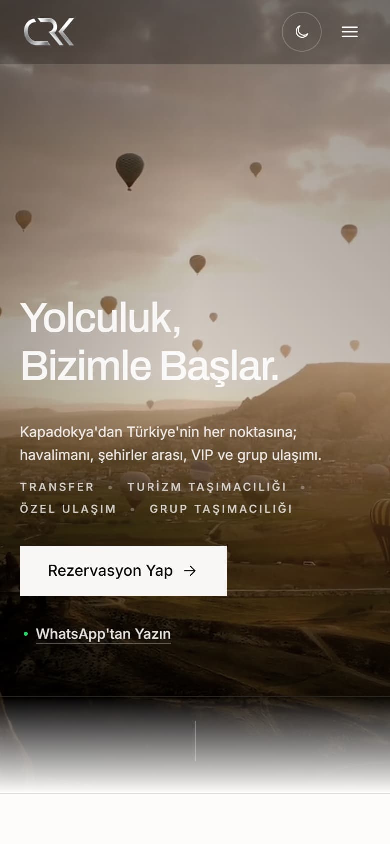 CRK Tourism web sitesinin mobil açılışı: balon fotoğrafının üzerinde aynı başlık ve tam genişlikte Rezervasyon Yap düğmesi
